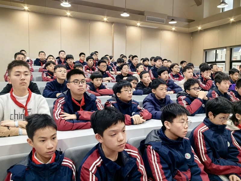 青春护航，成长无忧|宁波前湾慈吉外国语学校（初中部）青春期教育专题讲座